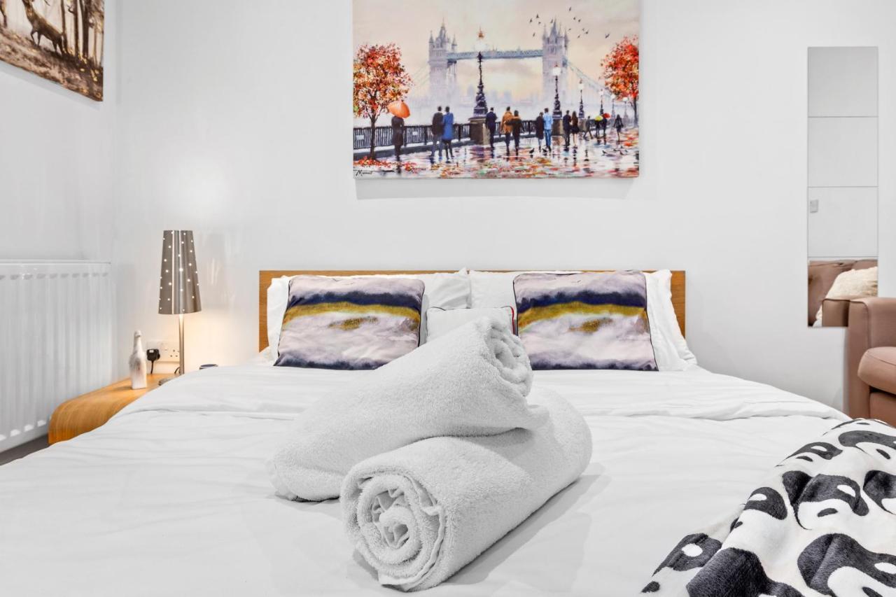 3-Bedroom Flat In London Sleeps 14 Hy1 Bagian luar foto